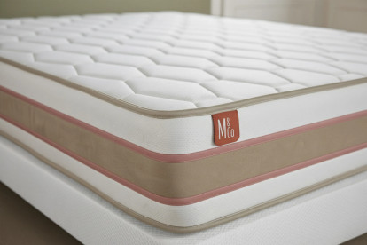 Pack lit complet 200x200 cm - Matelas + Sommier Beige (en kit) + 2 oreillers + Couette - Le Délicat