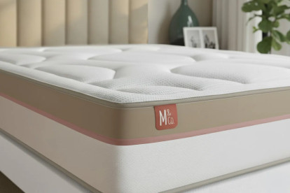 Pack lit complet 140x190 cm - Matelas + Sommier Blanc + 2 oreillers + Couette - Le Cosy