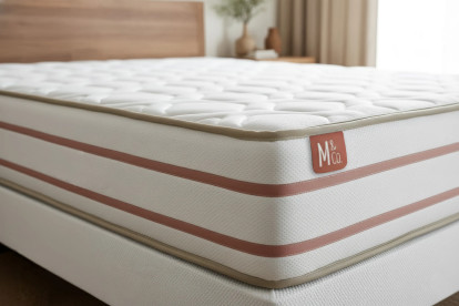 Pack lit complet 140x190 cm - Matelas + Sommier Blanc + 2 oreillers + Couette - Le Doux